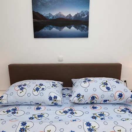 Beautiful 2-bed In Okrug Gornji