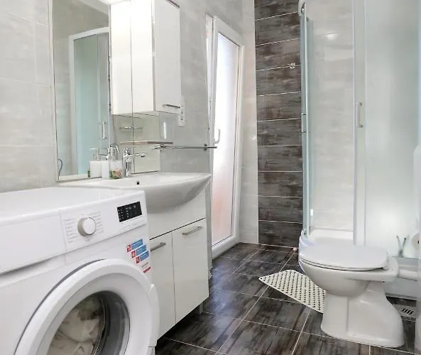 Beautiful 2-bed In Okrug Gornji Apartman Trogir