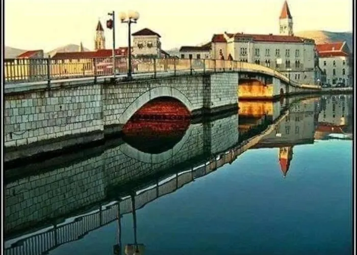 Beautiful 2-bed In Okrug Gornji Trogir