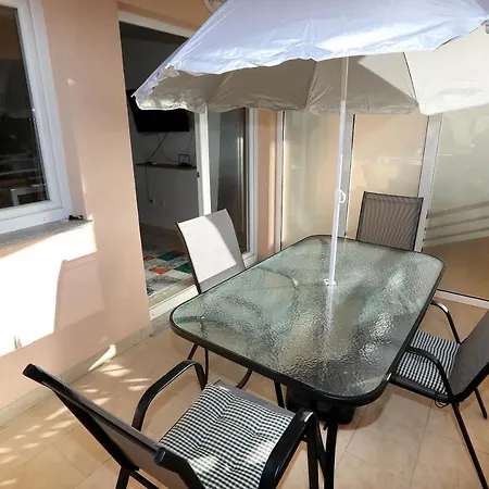 Beautiful 2-bed In Okrug Gornji *