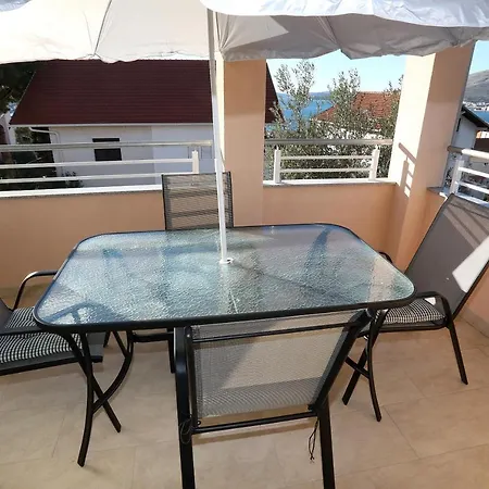 Appartement Beautiful 2-bed In Okrug Gornji