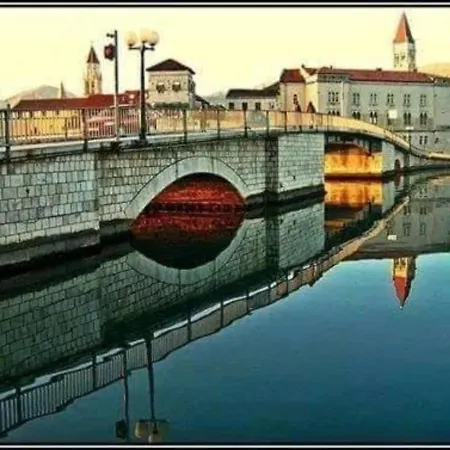 Beautiful 2-bed In Okrug Gornji Trogir