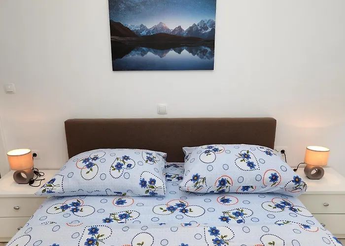 Beautiful 2-bed In Okrug Gornji