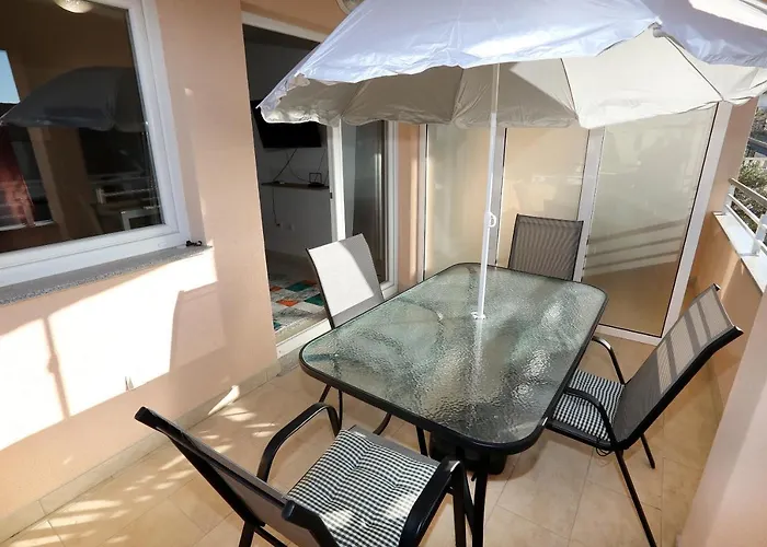 Beautiful 2-bed In Okrug Gornji *