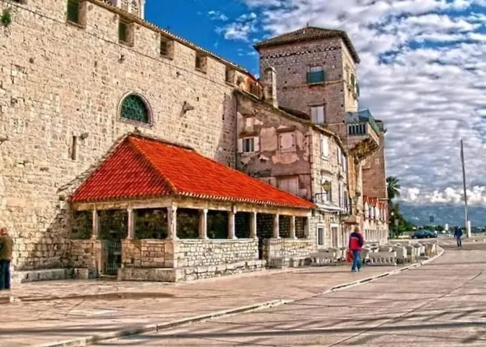Beautiful 2-bed In Okrug Gornji *