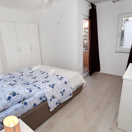 Beautiful 2-bed In Okrug Gornji